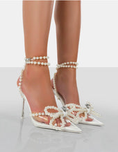 Load image into Gallery viewer, Pearls high heels
