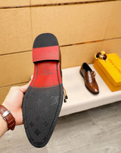 Load image into Gallery viewer, Men LV brand shoes
