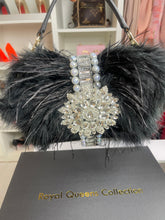 Load image into Gallery viewer, Ostrich feathers clutch
